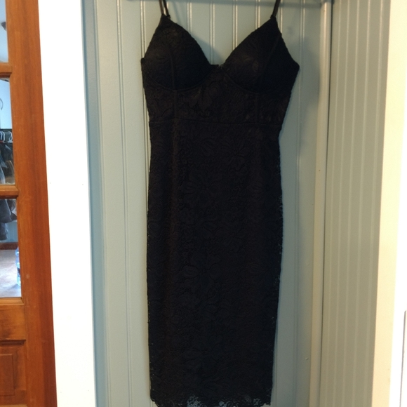 Lulu's black lace bodycon dress - Picture 2 of 12